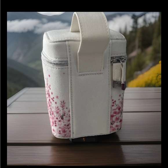 Christian Dior Beauty NIB White Vanity 2021 Limited Edition pink Floral Bag - Picture 4 of 10